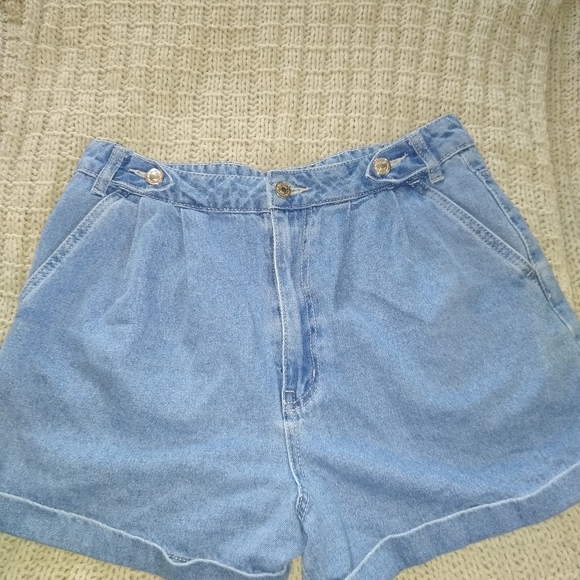 Pleated jean shorts - Picture 4 of 5